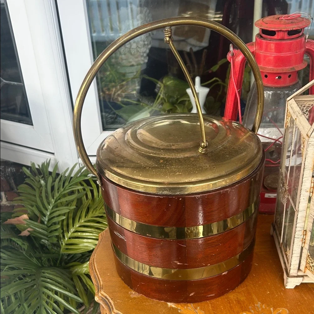 ANTIQUE WOOD & BRASS ICE BUCKET